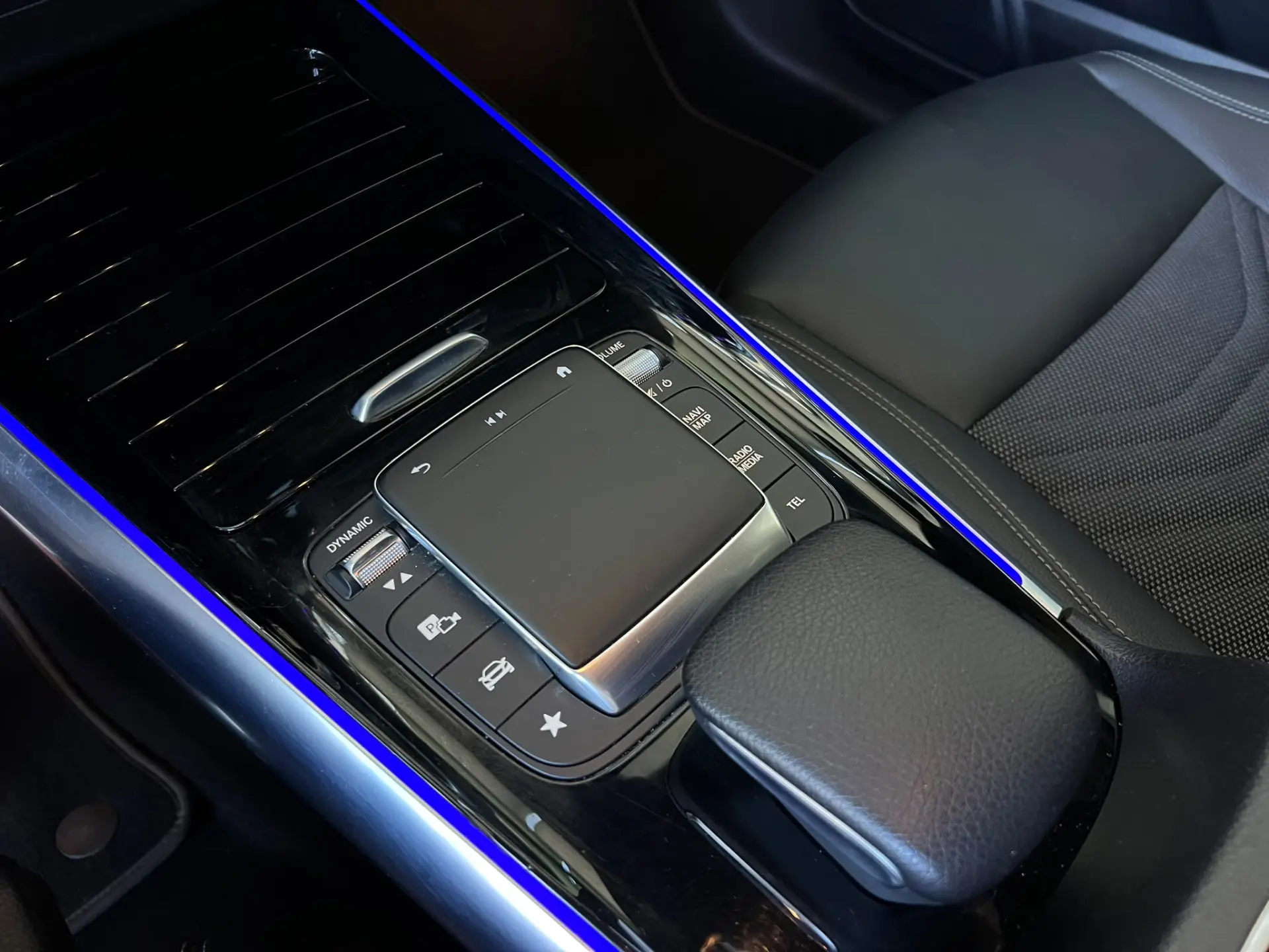 Mercedes-Benz EQA 250+ Electric Art 20