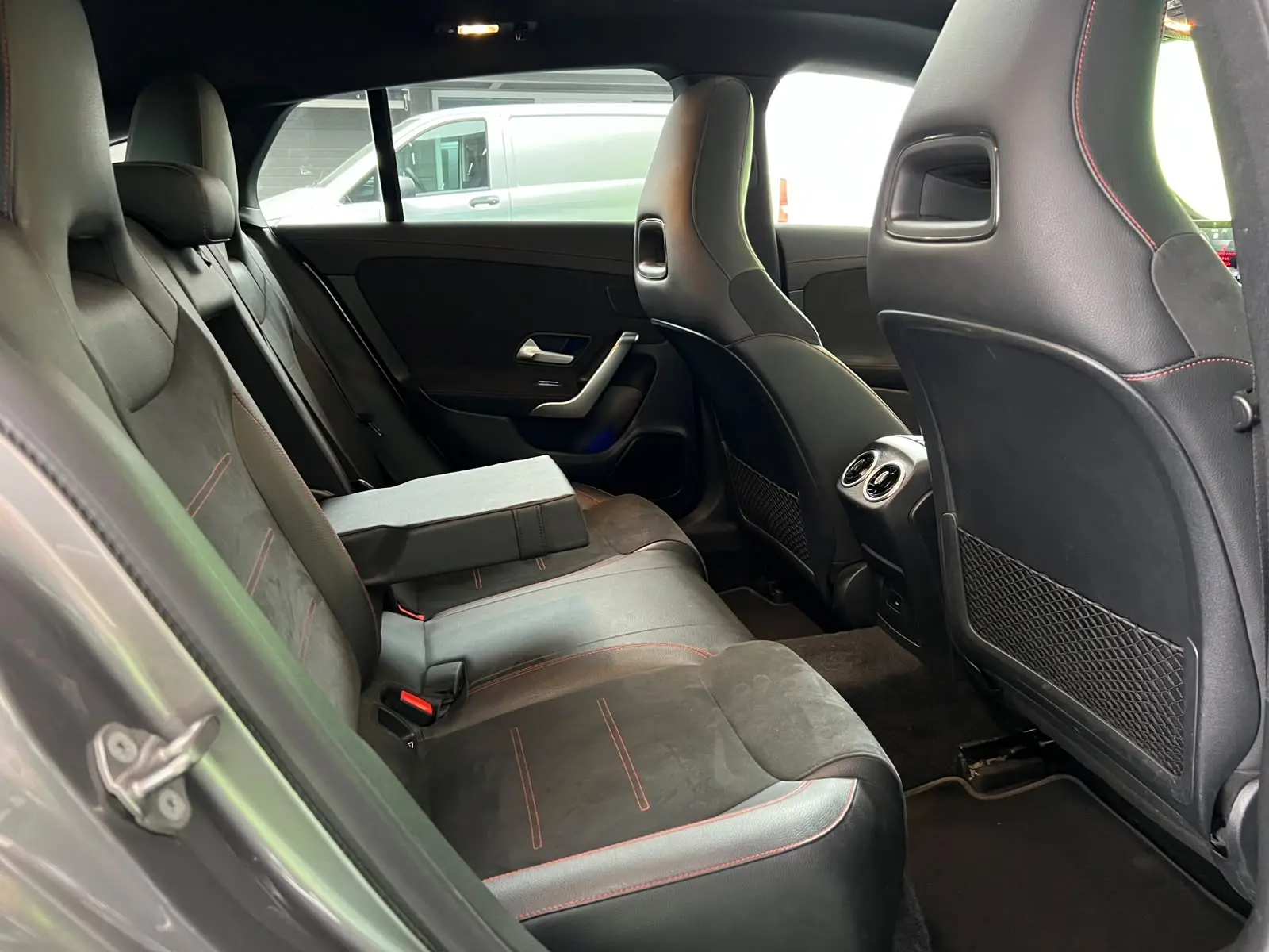 Mercedes-Benz CLA 250 e Shooting Brake AMG Line 13