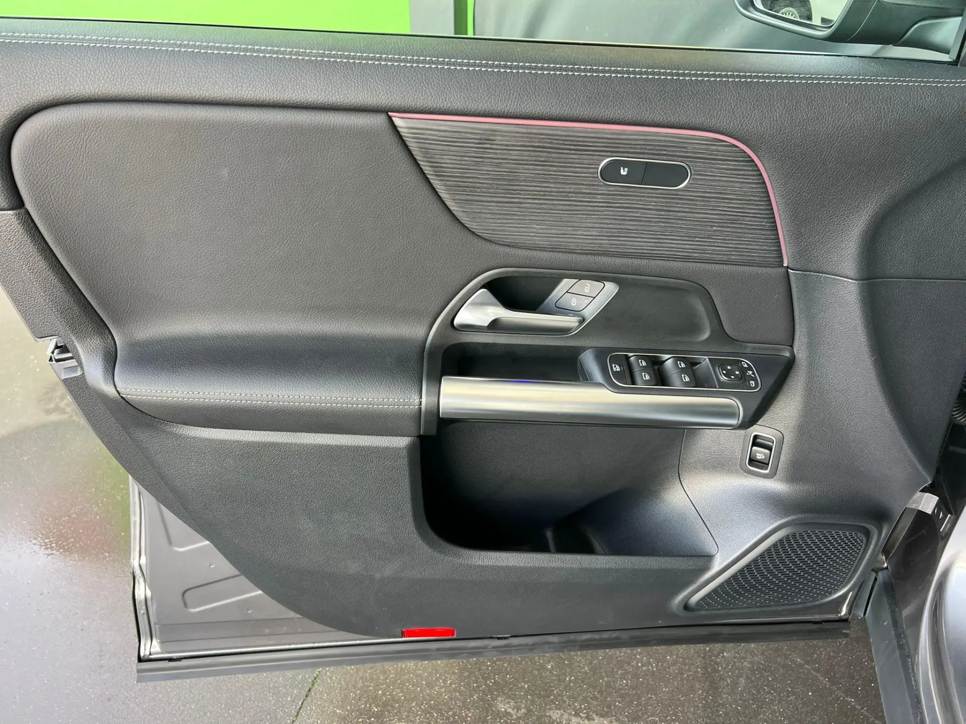 Mercedes-Benz EQA 250 Electric Art 11