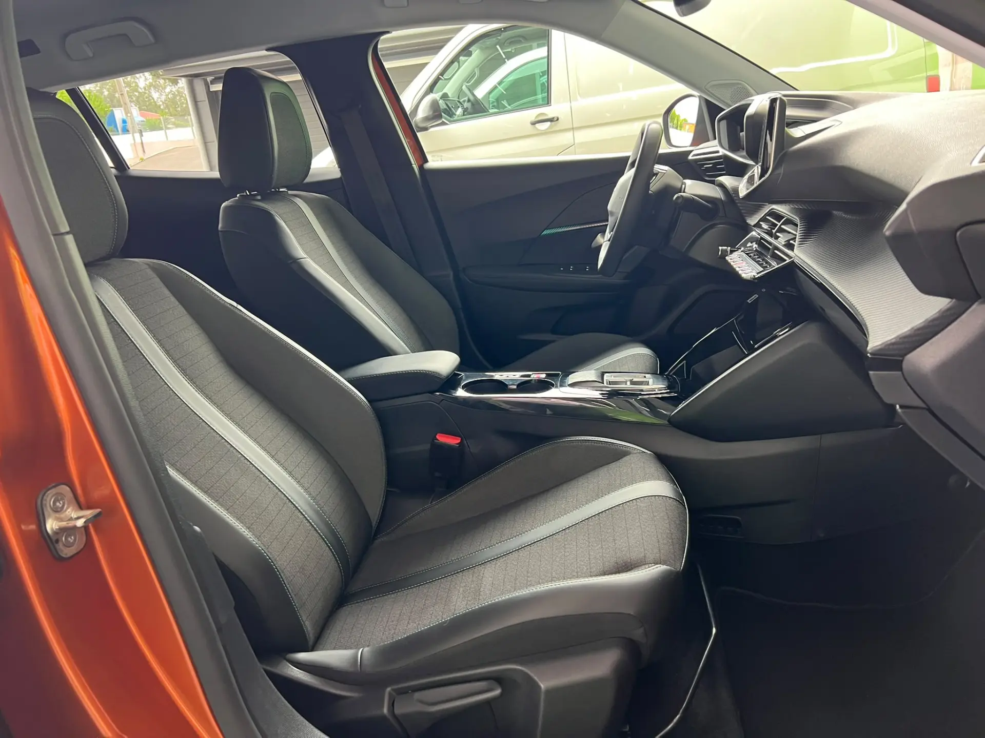 Peugeot e-2008 50 kWh Allure Pack 9