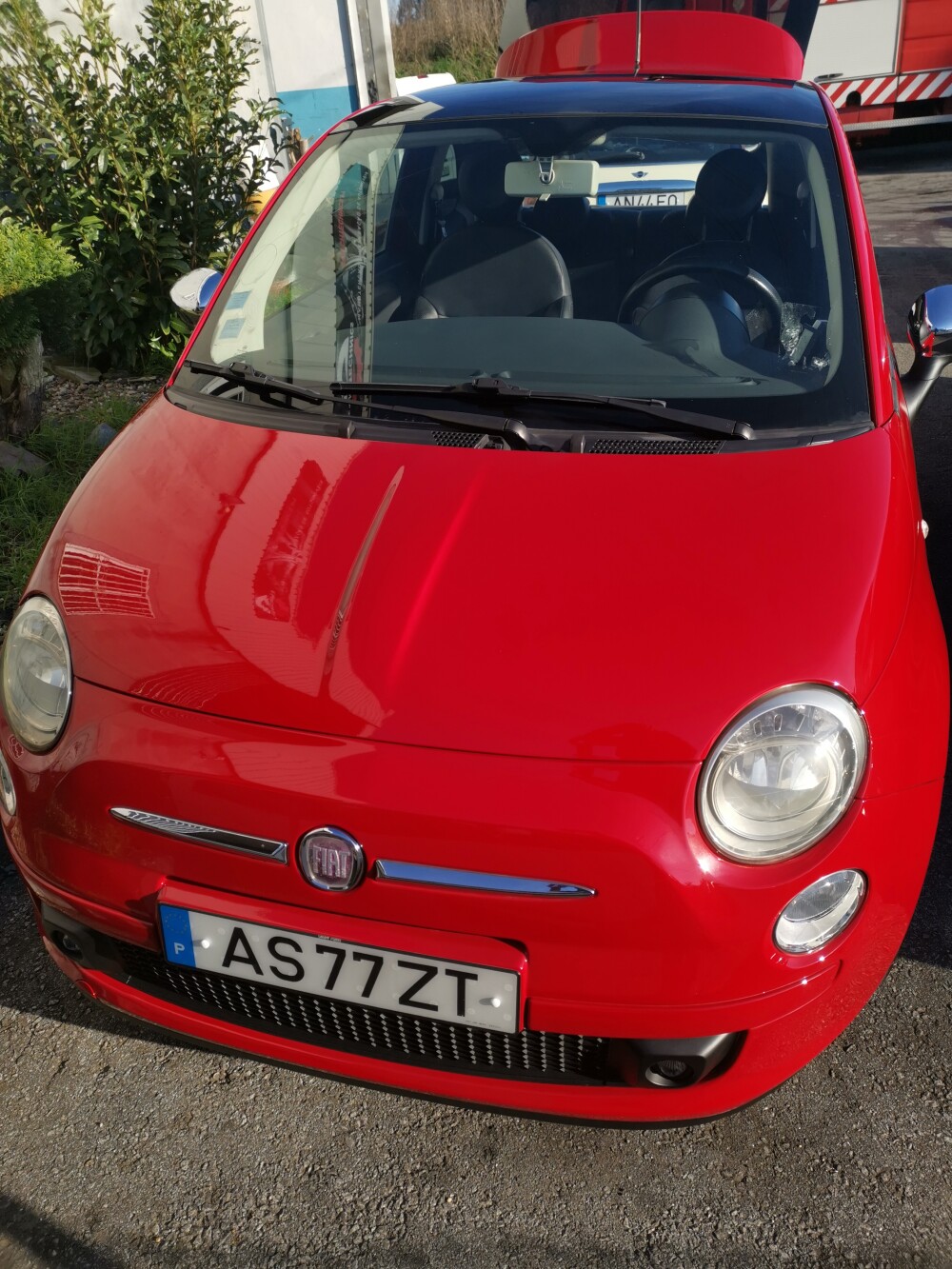 Fiat 500 vermelho AS-77-ZT 1