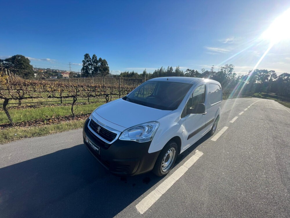 Peugeot Partner AZ-40-MN 1