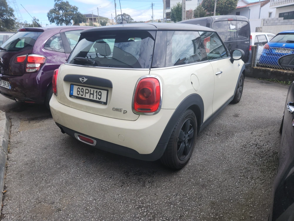 MINI 3 Portas 4