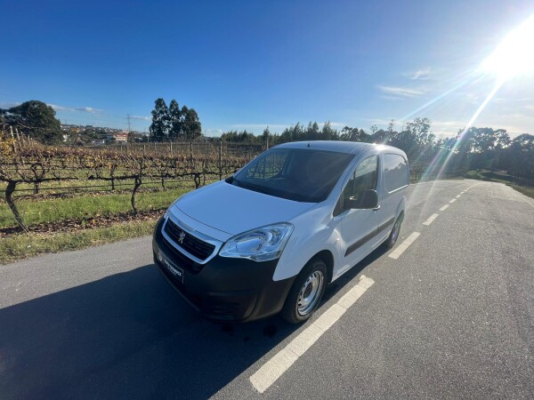 Peugeot Partner AZ-40-MN 1