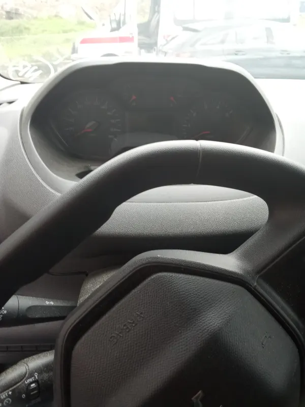 Peugeot Partner comercial 6