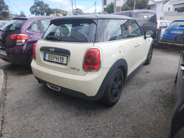 MINI 3 Portas 4