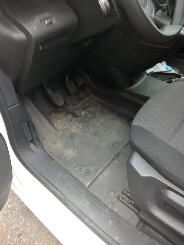 Peugeot Partner comercial 5