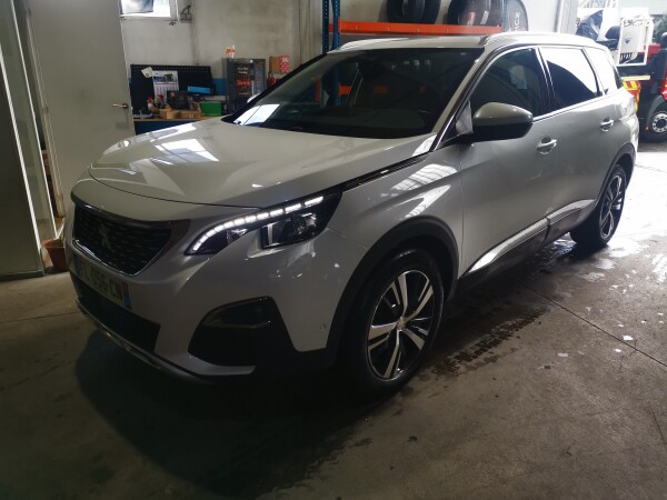 Peugeot 5008 FL-056-CN 1
