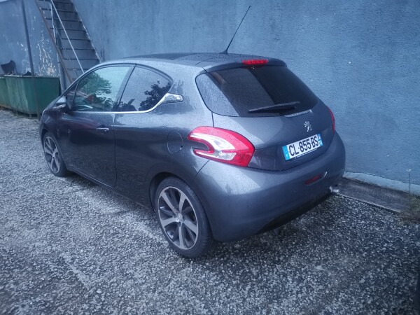 Peugeot 208 EHDI 2