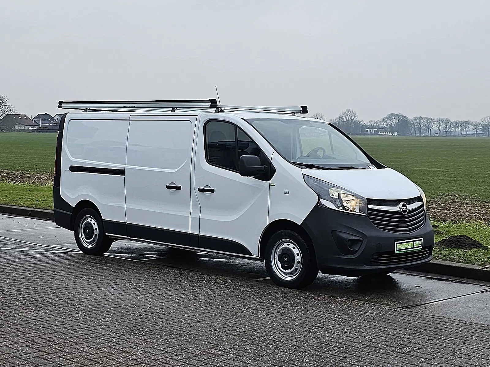 Opel Vivaro comercial 1