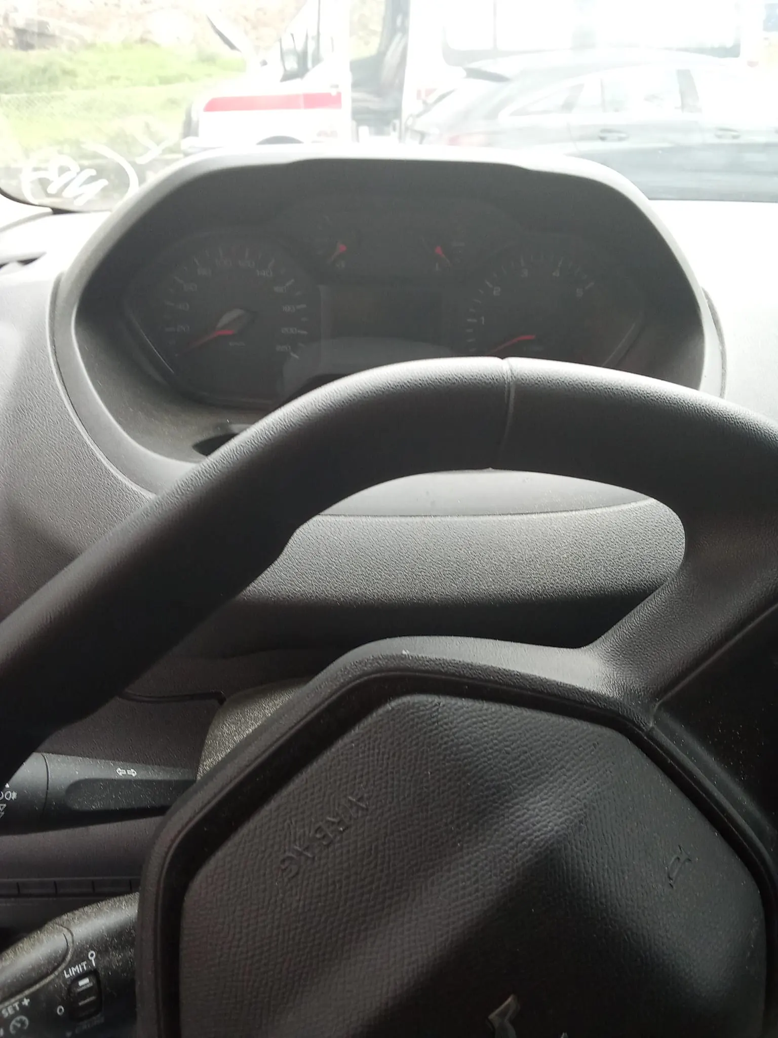 Peugeot Partner comercial 6