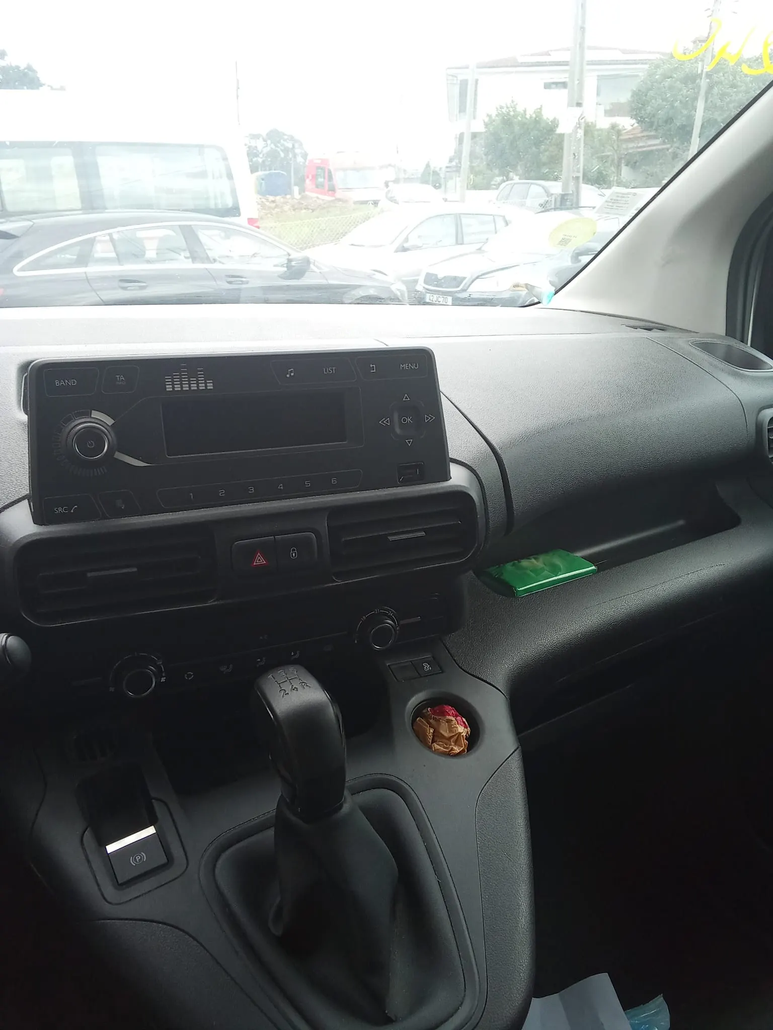 Peugeot Partner comercial 3