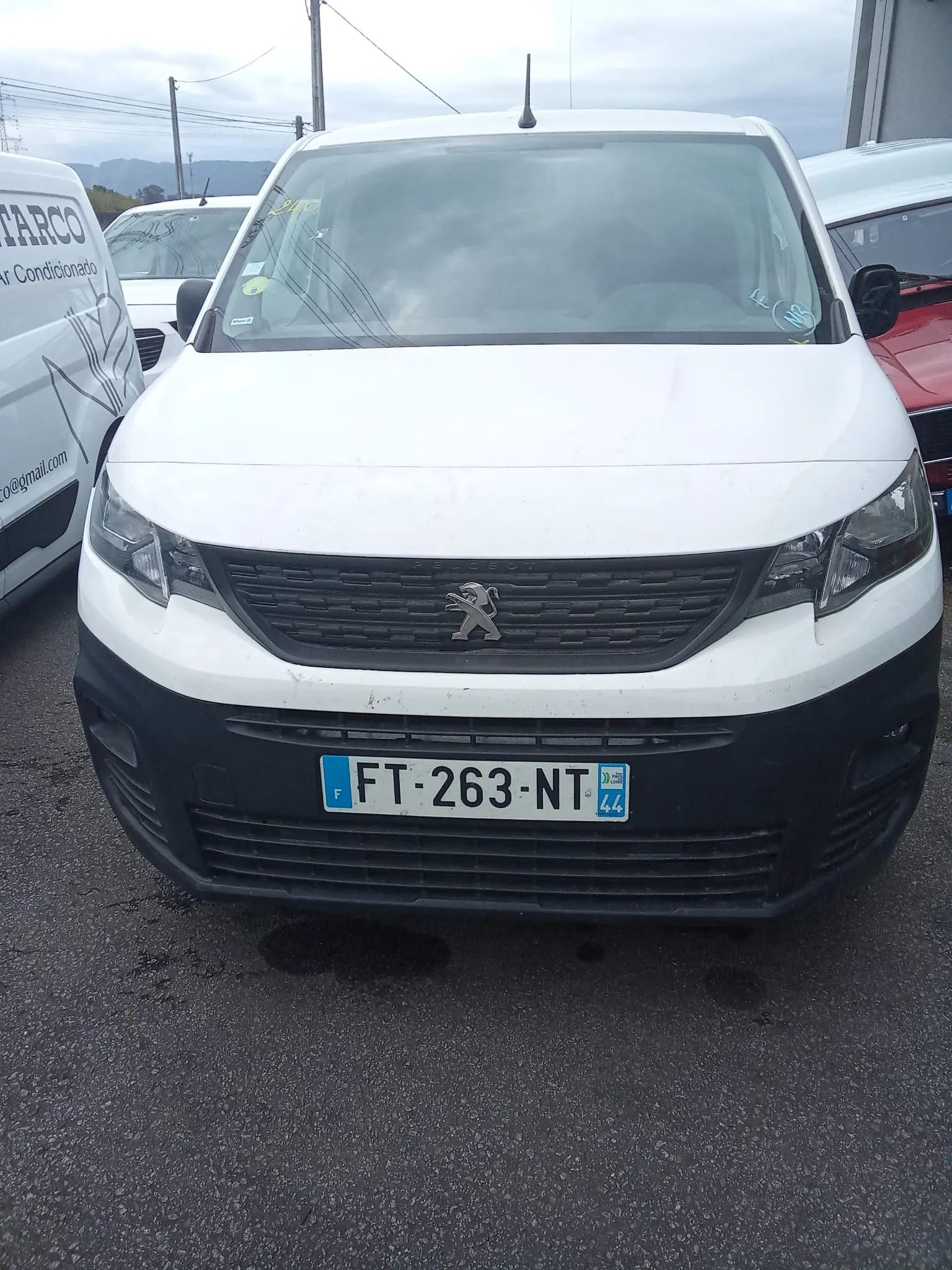 Peugeot Partner comercial 7