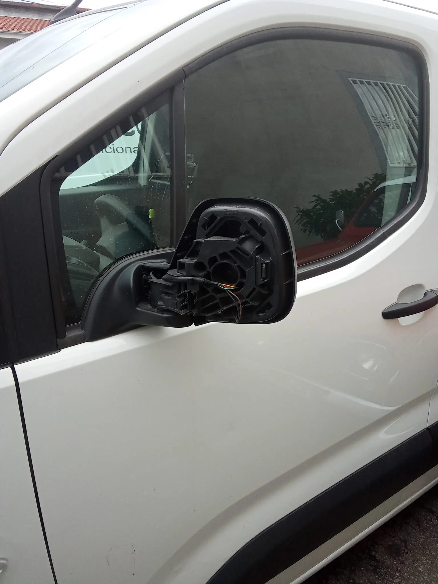 Peugeot Partner comercial 4