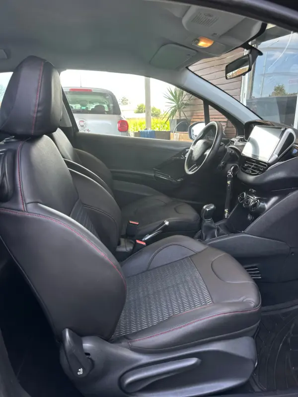 Peugeot 208 15