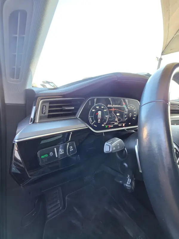 Audi e-tron 50 quattro 9