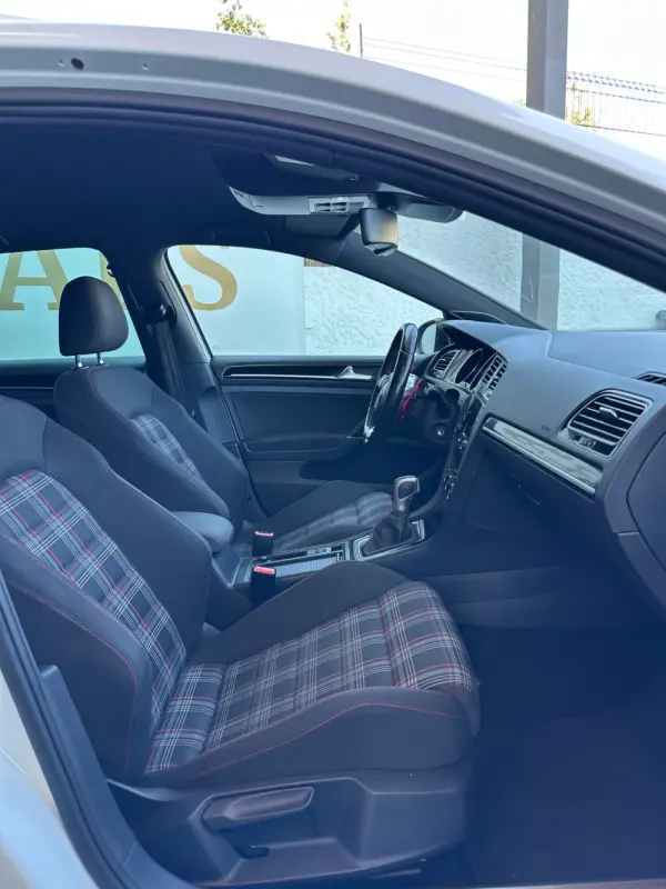 Volkswagen Golf 2.0 TSi GTi DSG Performance 32