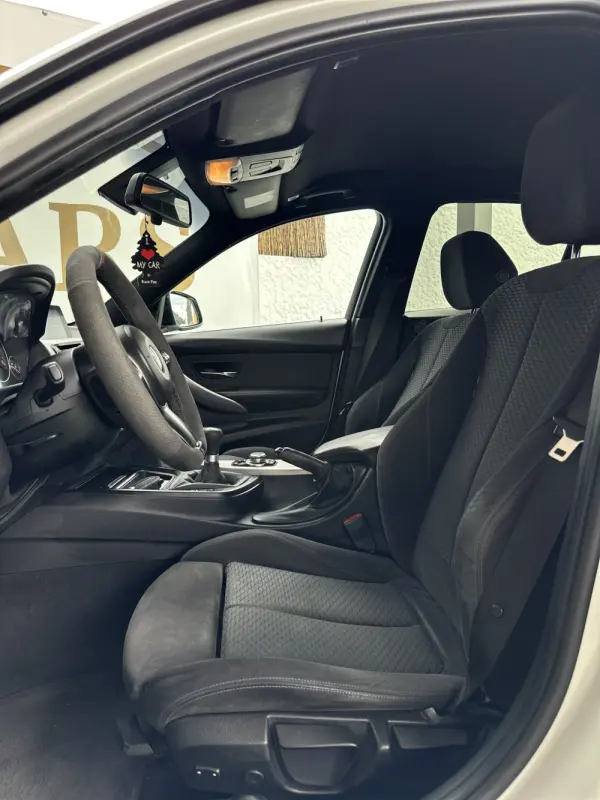 BMW 318 d Pack M 19