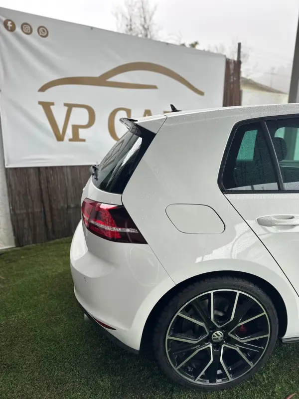 Volkswagen Golf 2.0 TSi GTi DSG Performance 12