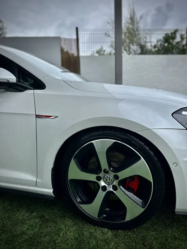 Volkswagen Golf 2.0 TSi GTi DSG 10