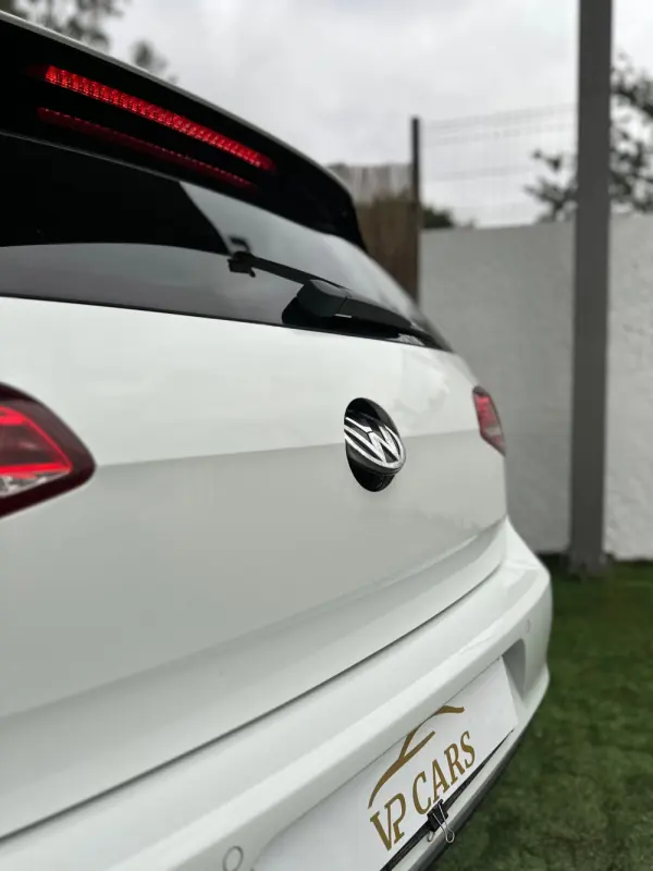 Volkswagen Golf 2.0 TDi GTD DSG 10