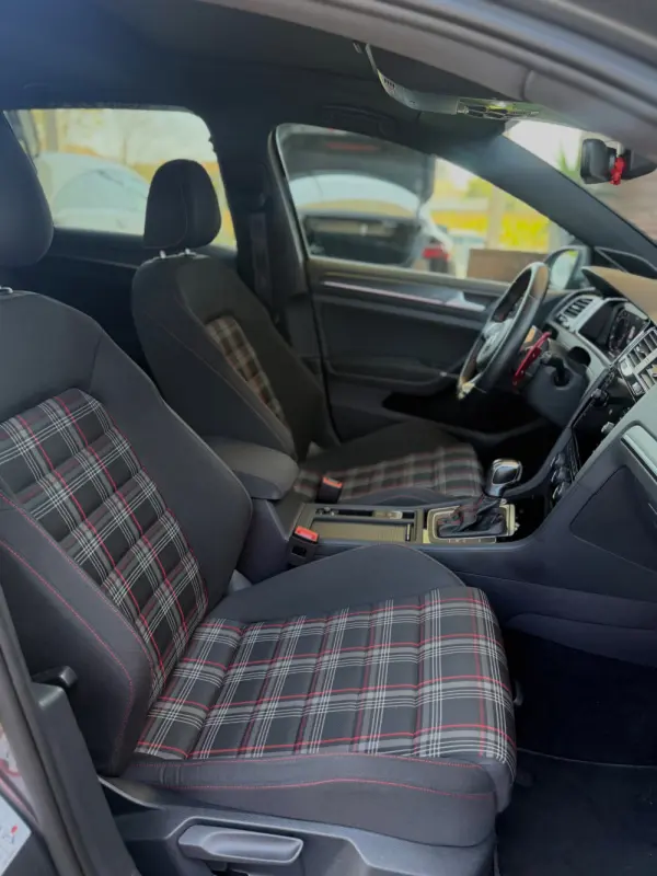 Volkswagen Golf 2.0 TSI GTI DSG Performance 21