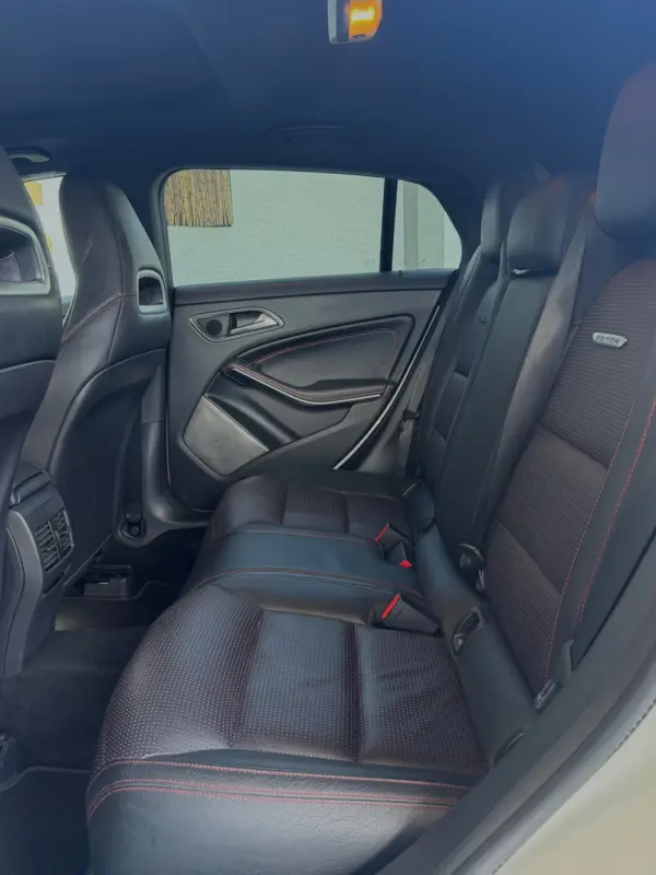 Mercedes-Benz CLA 200 d  7G-DCT AMG Line 17