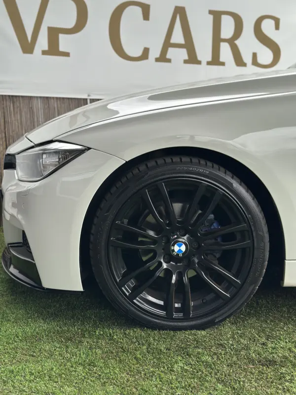 BMW 318 d Pack M 13