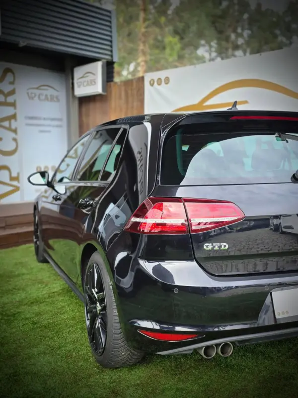 Volkswagen Golf 2.0 TDi GTD DSG 10
