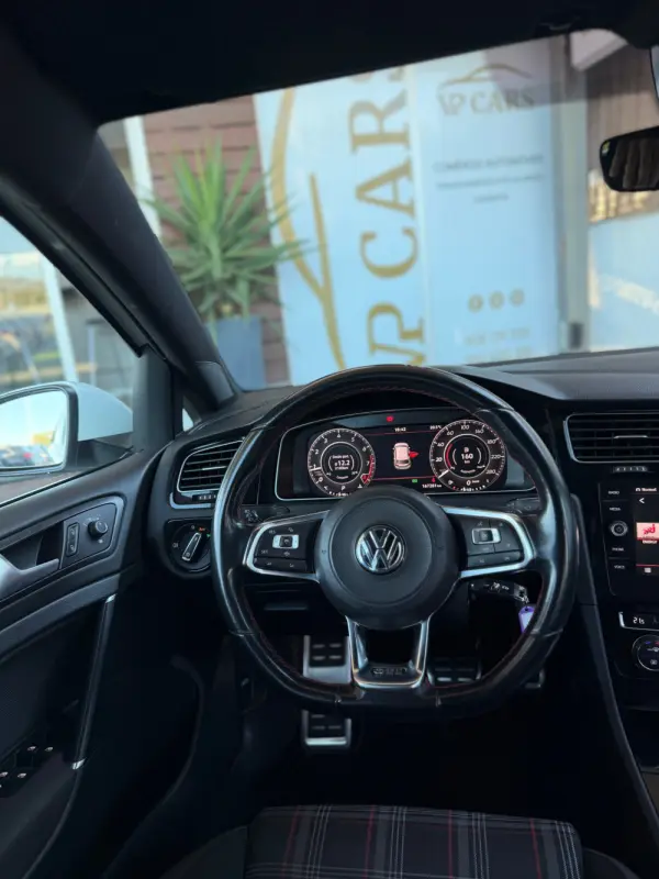 Volkswagen Golf 2.0 TSI GTI DSG Performance 19