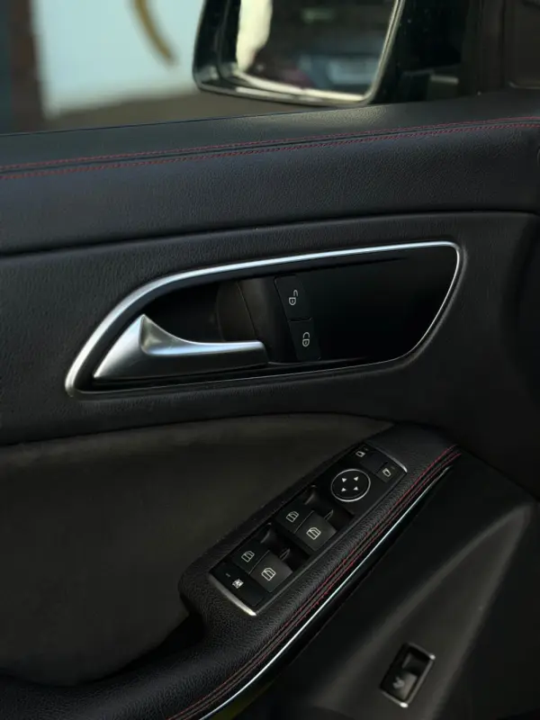 Mercedes-Benz CLA 45 AMG 4Matic Speedshift 7G-DCT Night Edition 34