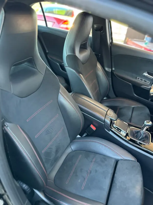 Mercedes-Benz A 180 d AMG Line 12