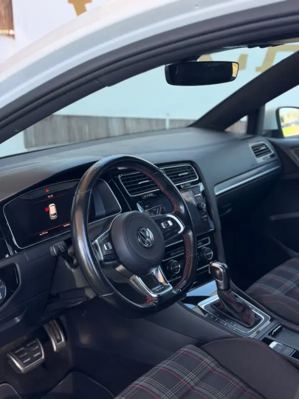 Volkswagen Golf 2.0 TSI GTI DSG Performance 33