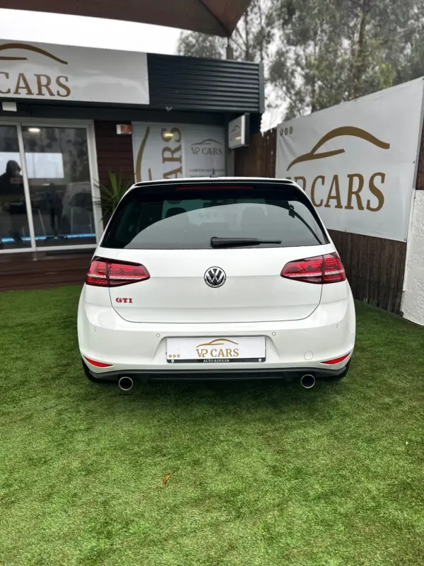 Volkswagen Golf 2.0 TSi GTi DSG Performance 7