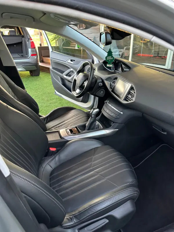 Peugeot 308 1.2 PureTech Style 11