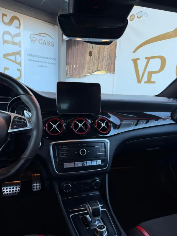Mercedes-Benz CLA 45 AMG Shooting Brake 4-Matic 32