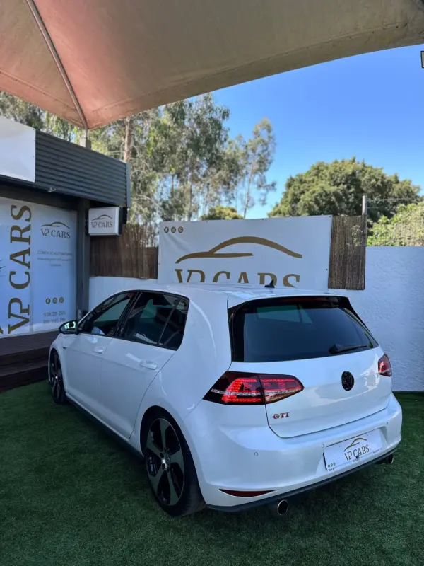 Volkswagen Golf 2.0 TSi GTi DSG Performance 12