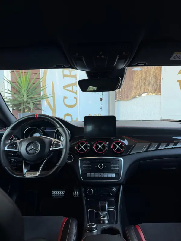 Mercedes-Benz CLA 45 AMG Shooting Brake 4-Matic 34