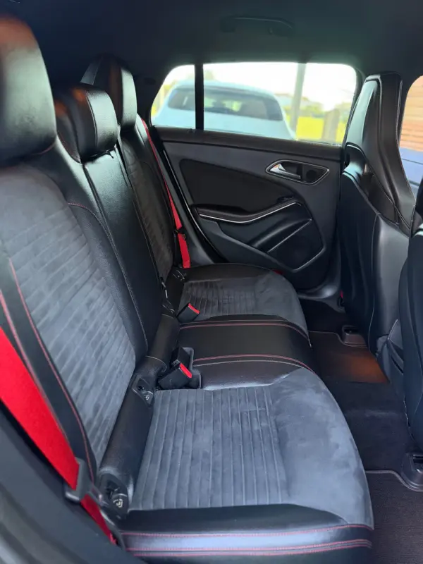 Mercedes-Benz CLA 45 AMG Shooting Brake 4-Matic 26