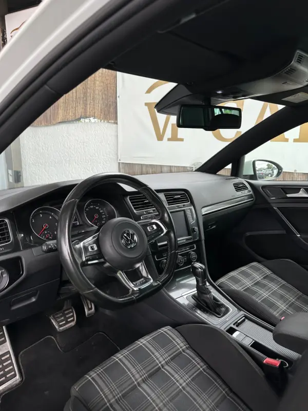 Volkswagen Golf 2.0 TDi GTD DSG 13