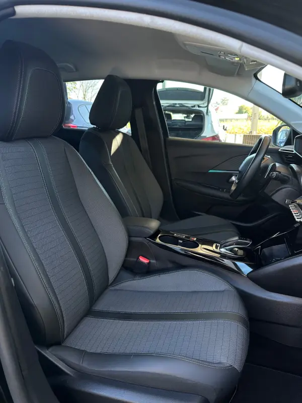 Peugeot 208 1.2 PureTech Allure Pack EAT8 19