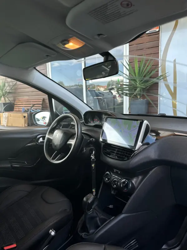 Peugeot 208 22