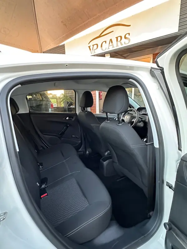 Peugeot 208 1.2 PureTech Style 9