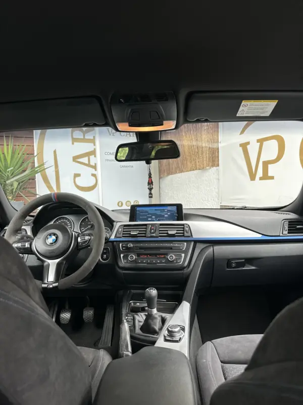 BMW 318 d Pack M 15
