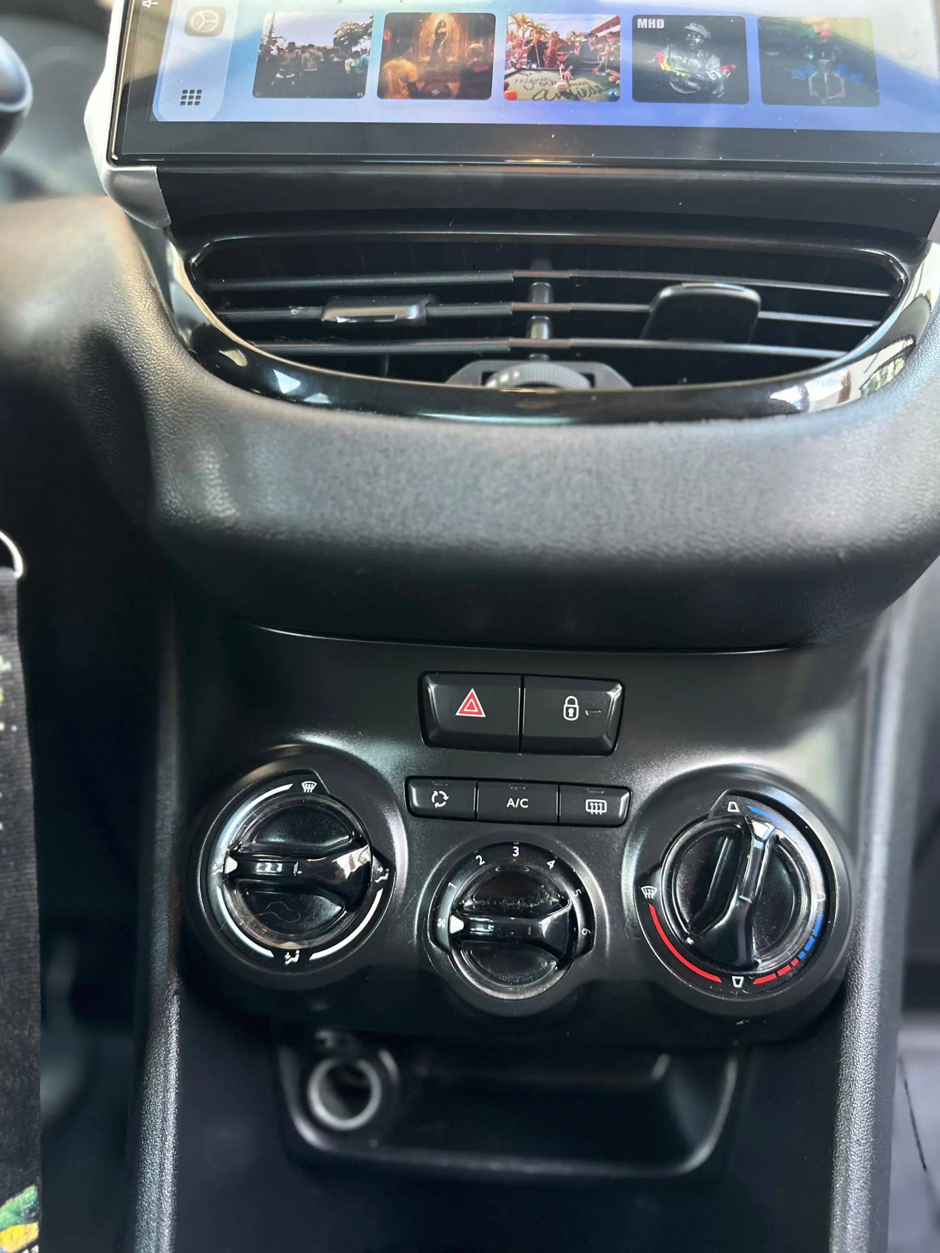 Peugeot 208 26