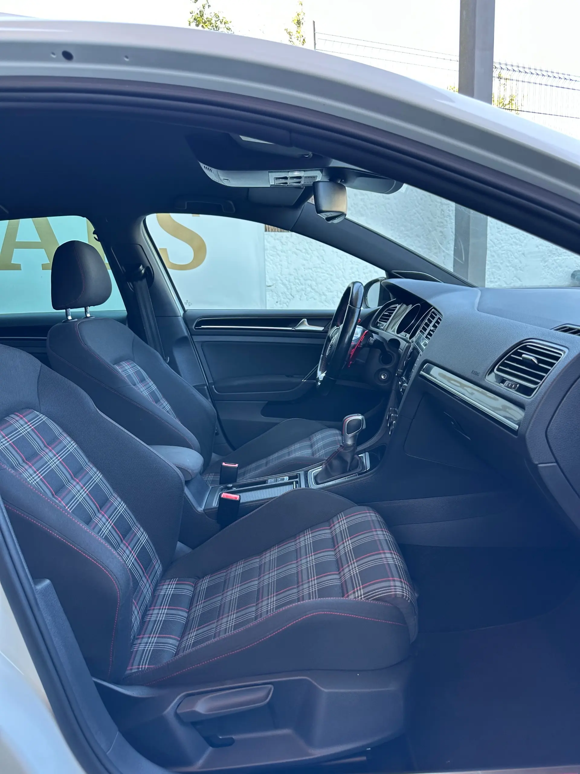 Volkswagen Golf 2.0 TSi GTi DSG Performance 32