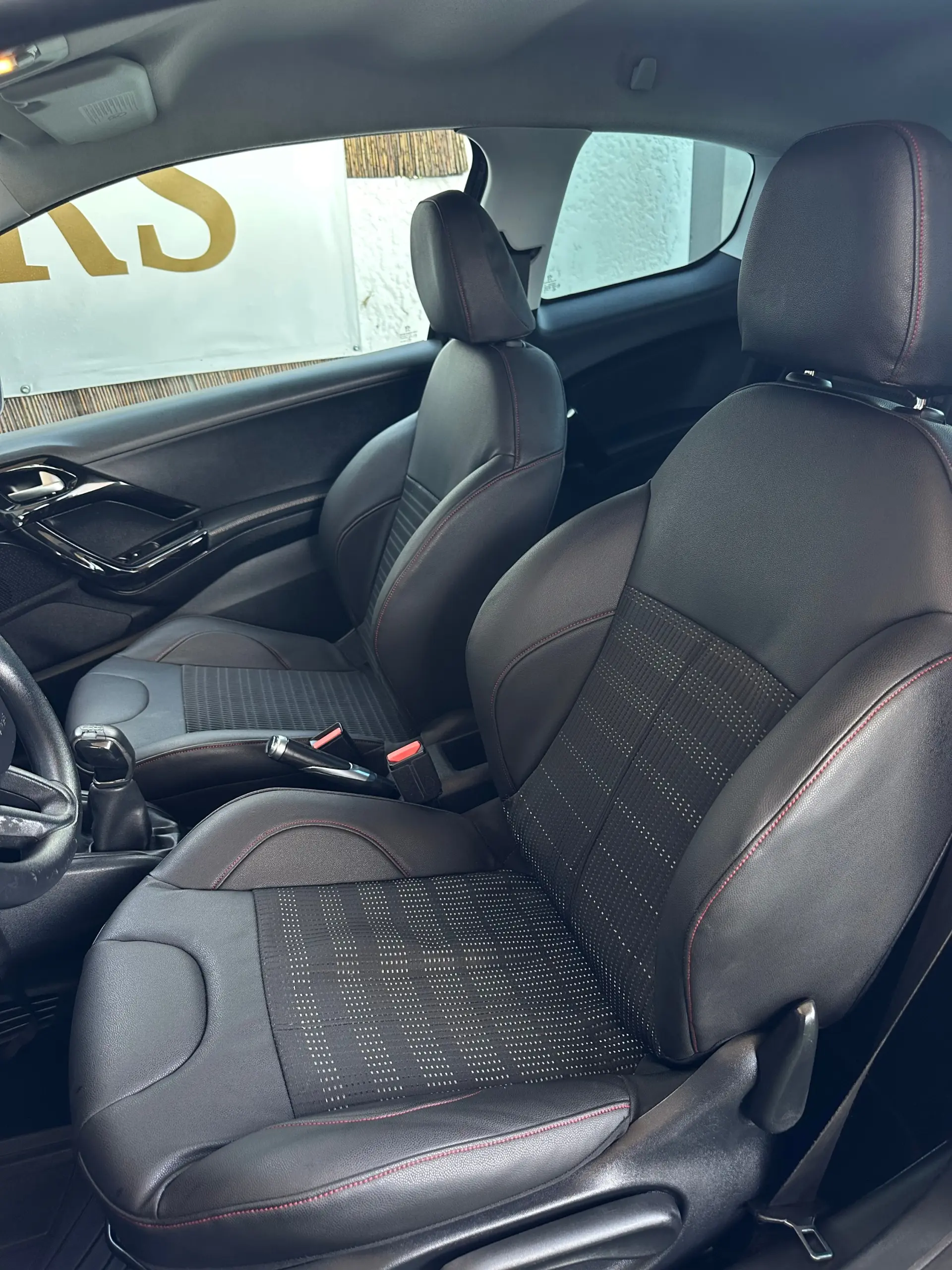 Peugeot 208 17