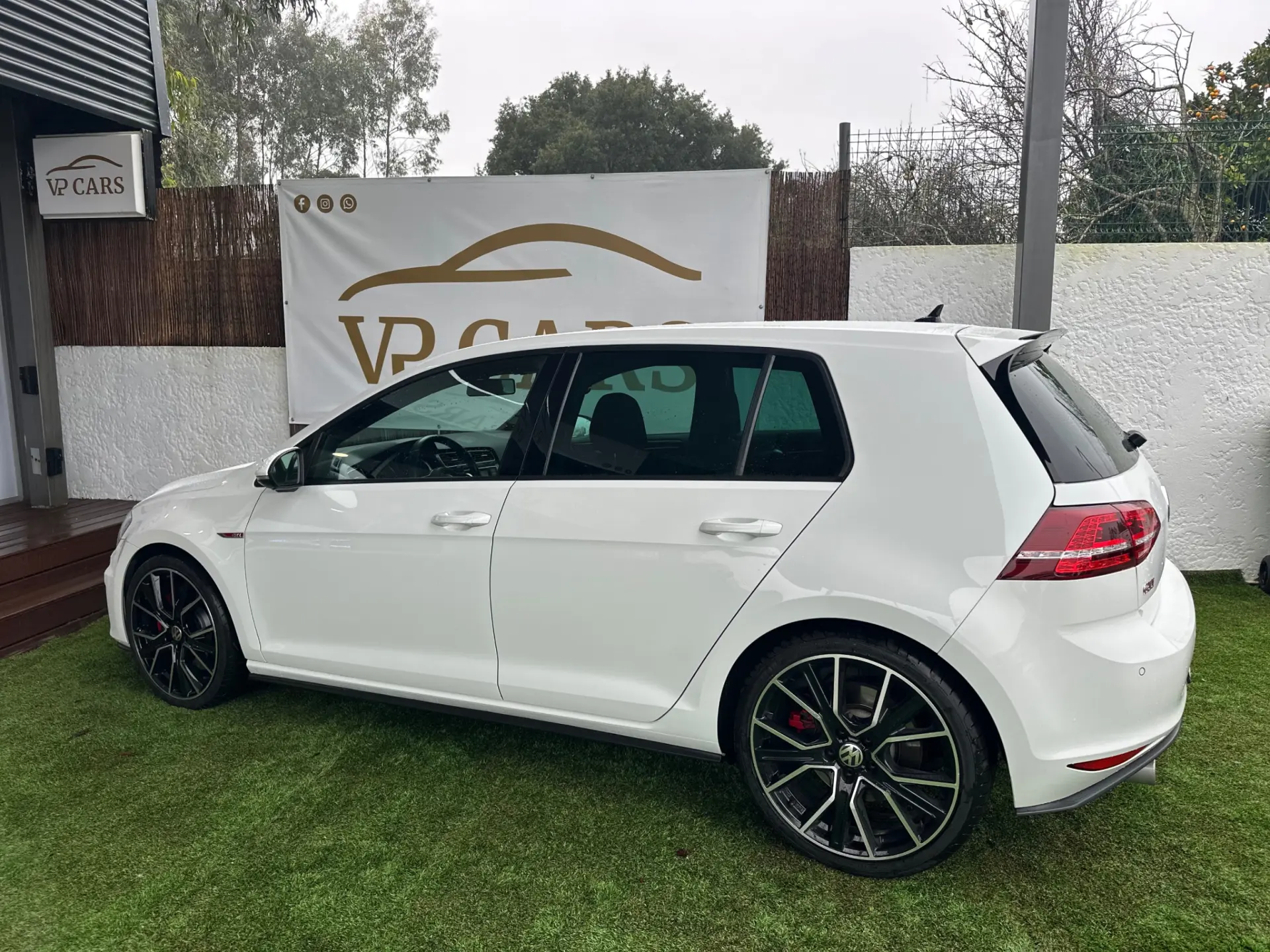 Volkswagen Golf 2.0 TSi GTi DSG Performance 8