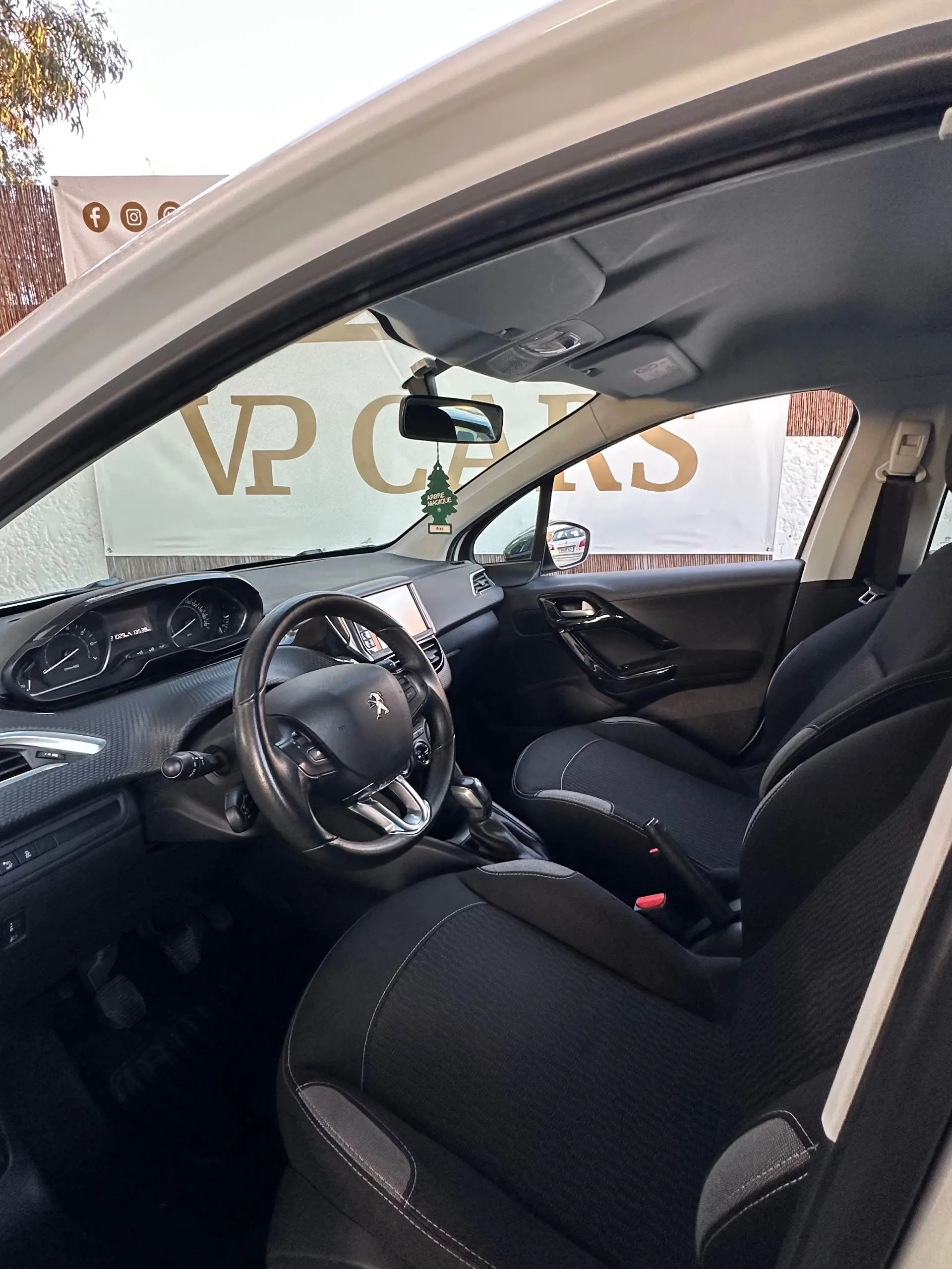 Peugeot 208 1.2 PureTech Style 8