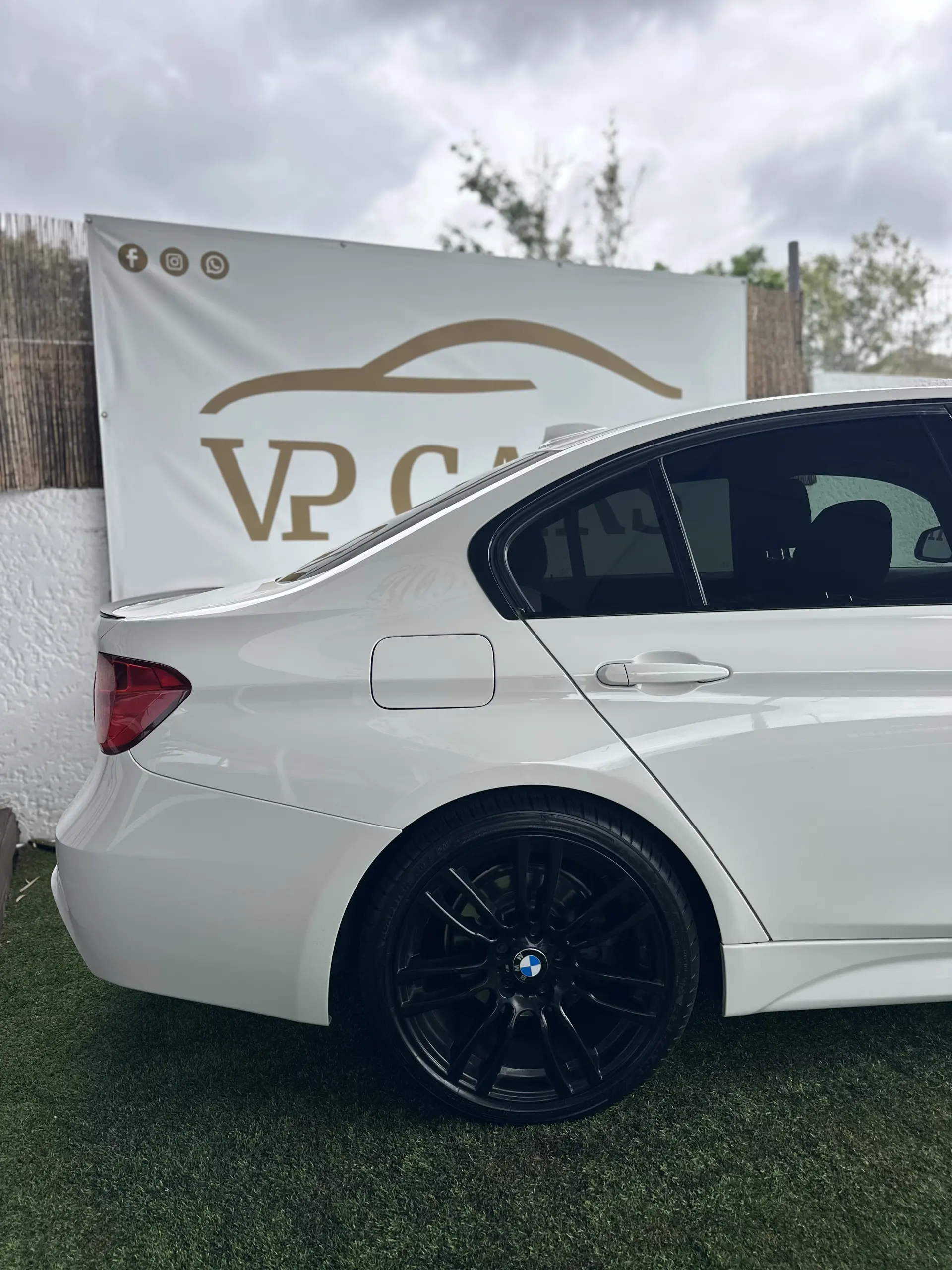 BMW 318 d Pack M 14